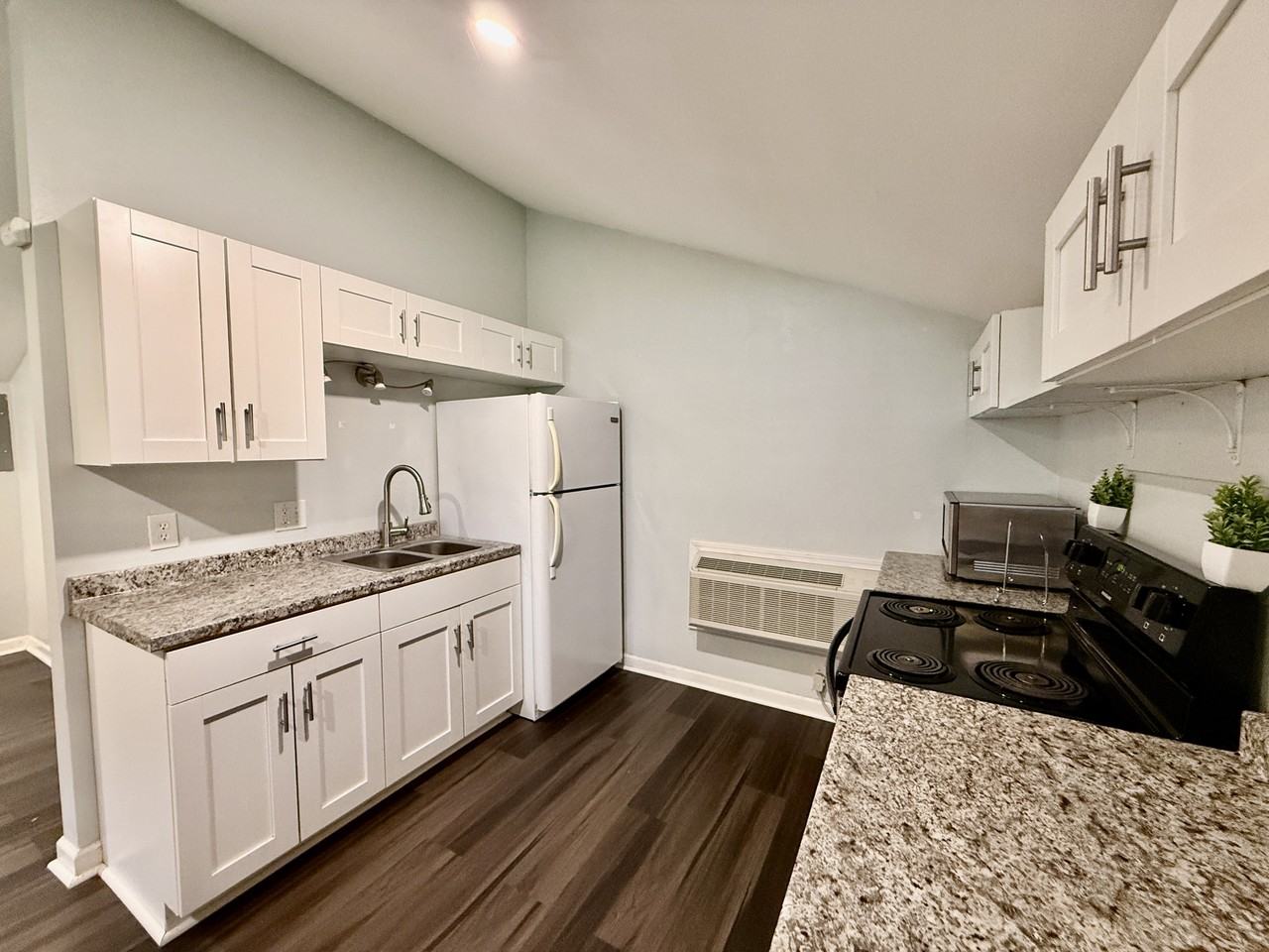 2426 W Desoto St #C - Photo 4 of 10