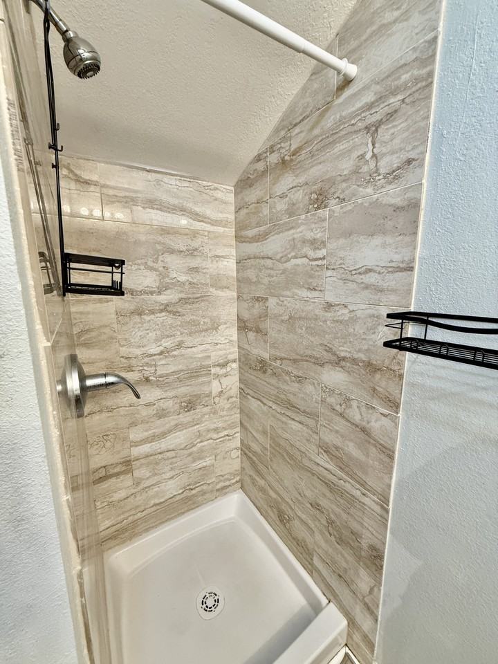 2426 W Desoto St #C - Photo 5 of 10