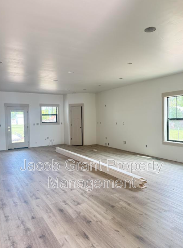 654 Ne #1 - Photo 3 of 10
