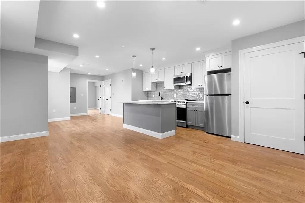 223 Saratoga St #K302 - Photo 7 of 9