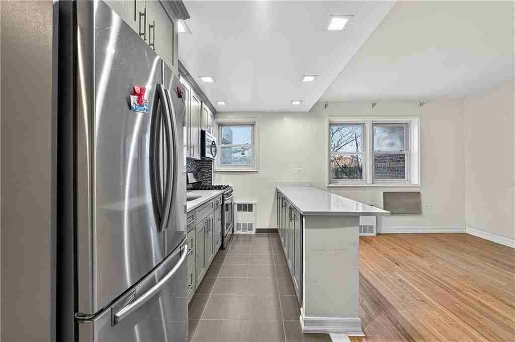 6692 Selfridge St - Photo 3 of 6