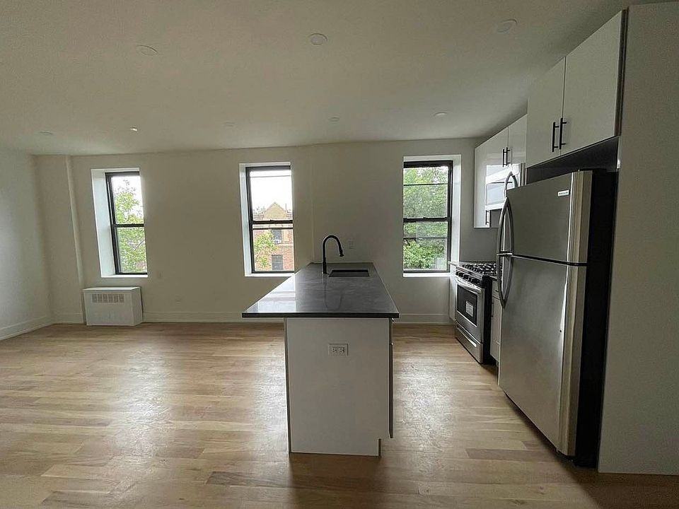 3286 33rd St - Photo 2 of 5