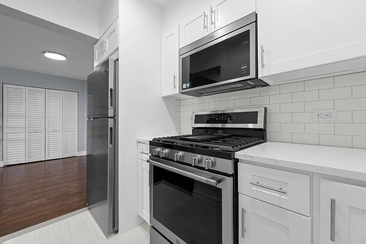 6820 Selfridge St - Photo 3 of 16