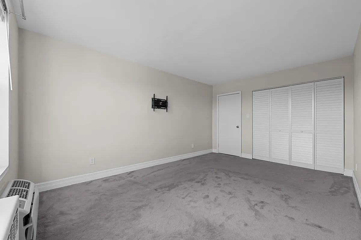 6820 Selfridge St - Photo 6 of 16