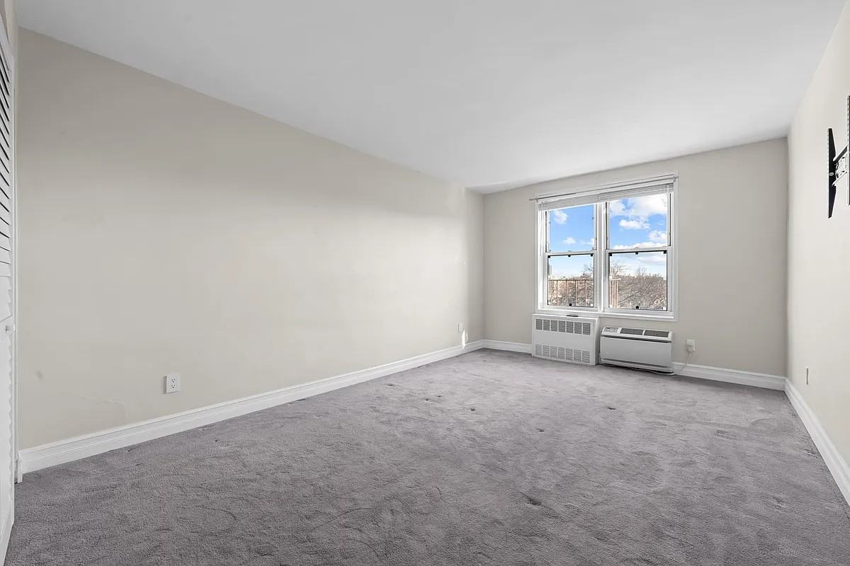 6820 Selfridge St - Photo 7 of 16