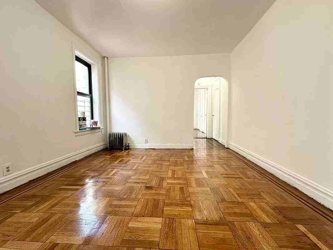 2523 Aqueduct Ave - Photo 6 of 10