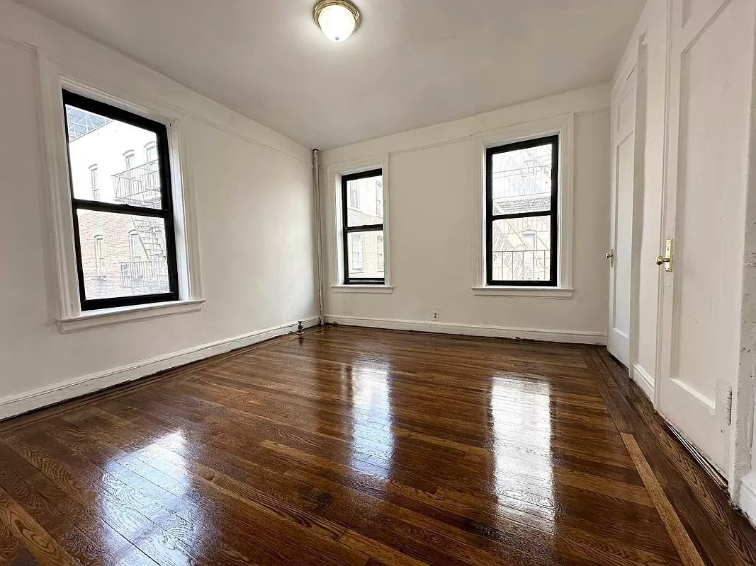 2523 Aqueduct Ave - Photo 7 of 10