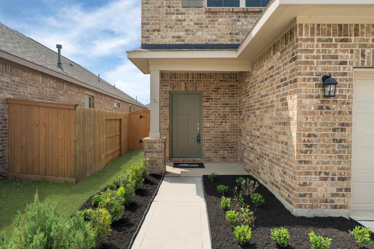 409 Aurora Creek Ln - Photo 2 of 31