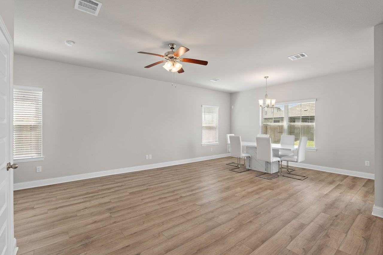 409 Aurora Creek Ln - Photo 5 of 31