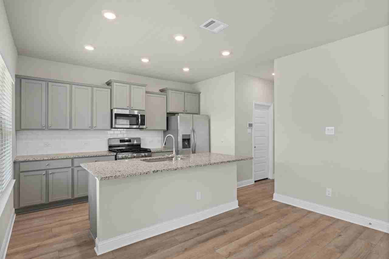 409 Aurora Creek Ln - Photo 7 of 31