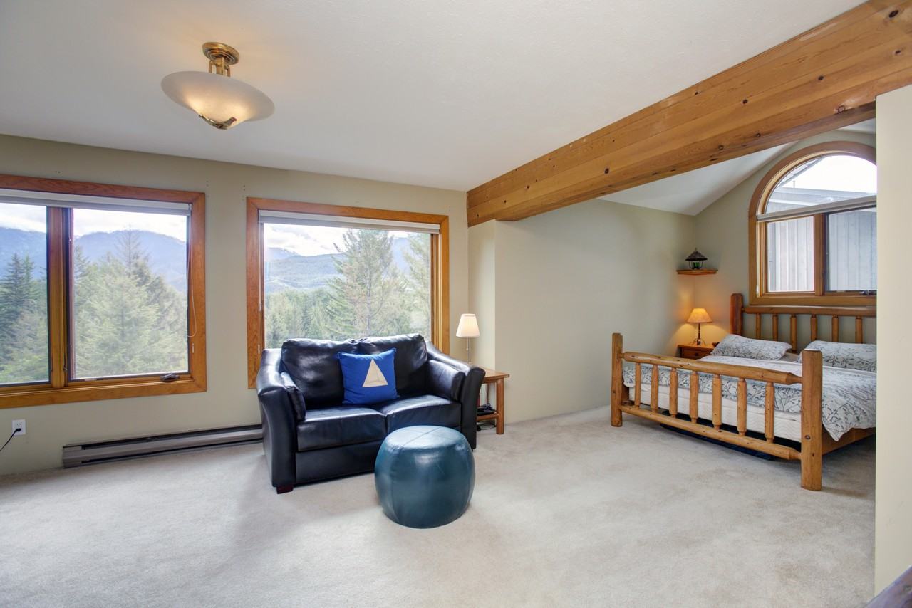 8261 Valley Dr - Photo 2 of 50