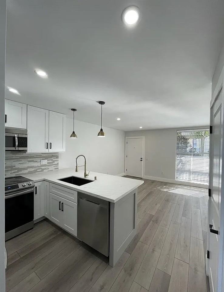 1124 Eureka St #18 - Photo 6 of 16
