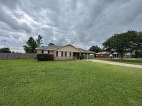 105 Northgate Dr W - Photo 1 of 1