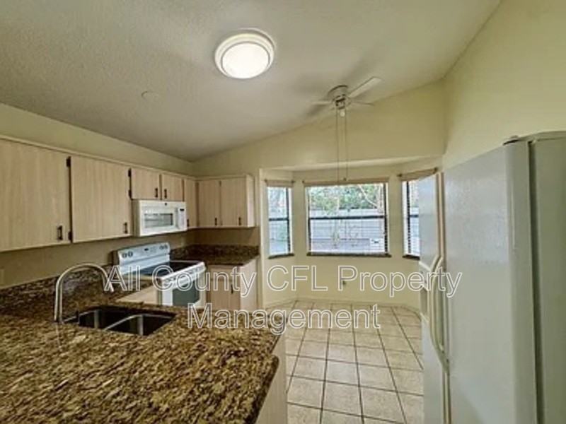2911 Woolridge Dr - Photo 2 of 12