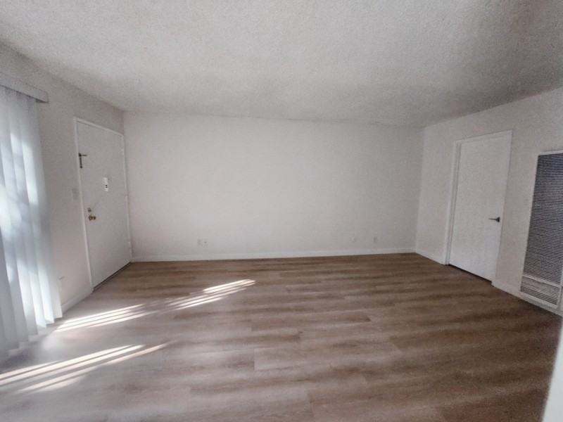215 S Rampart Blvd - Photo 4 of 16
