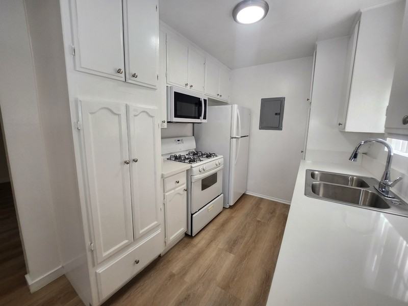 215 S Rampart Blvd - Photo 6 of 16