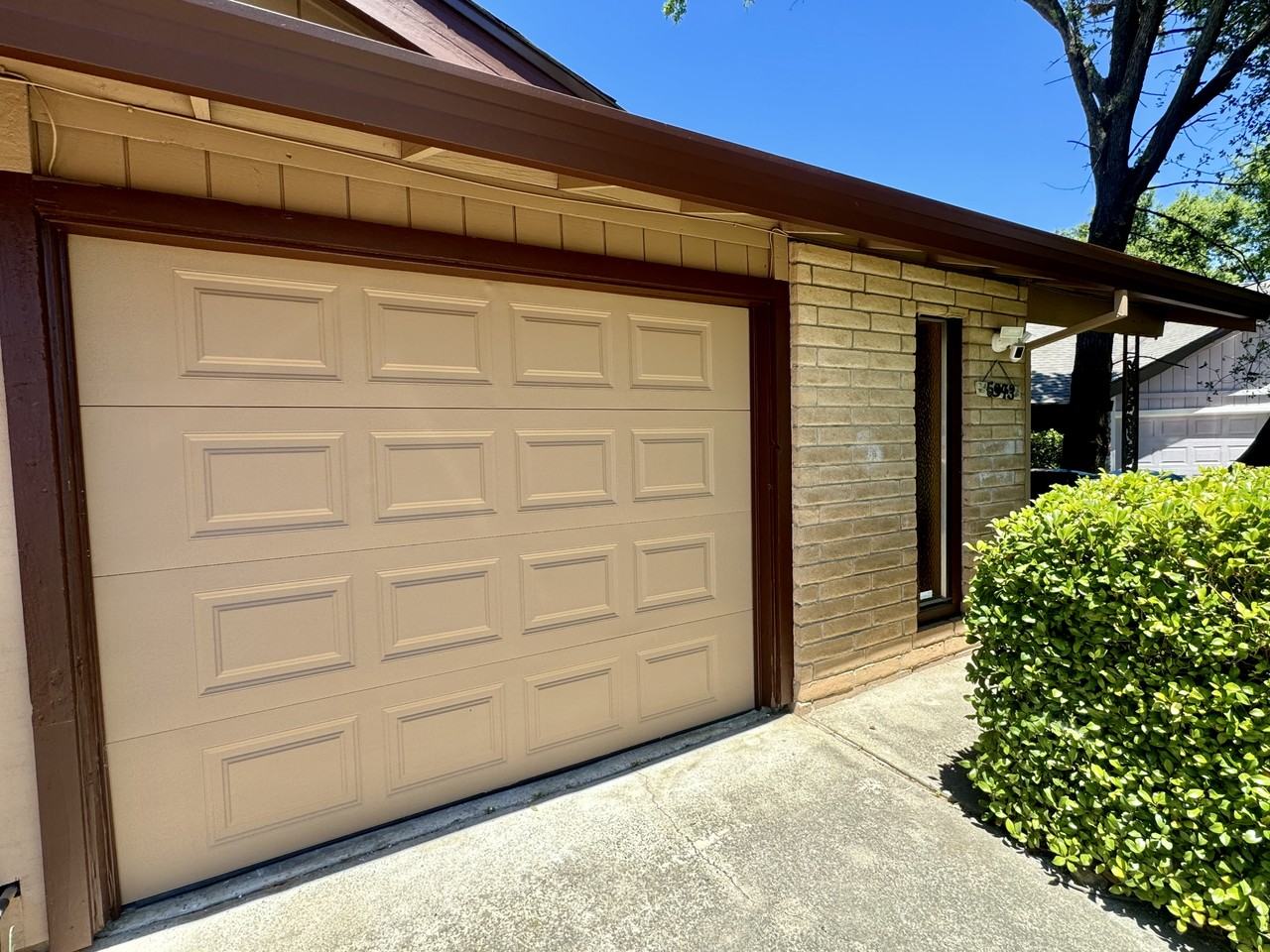 5943 Moss Creek Cir - Photo 2 of 24