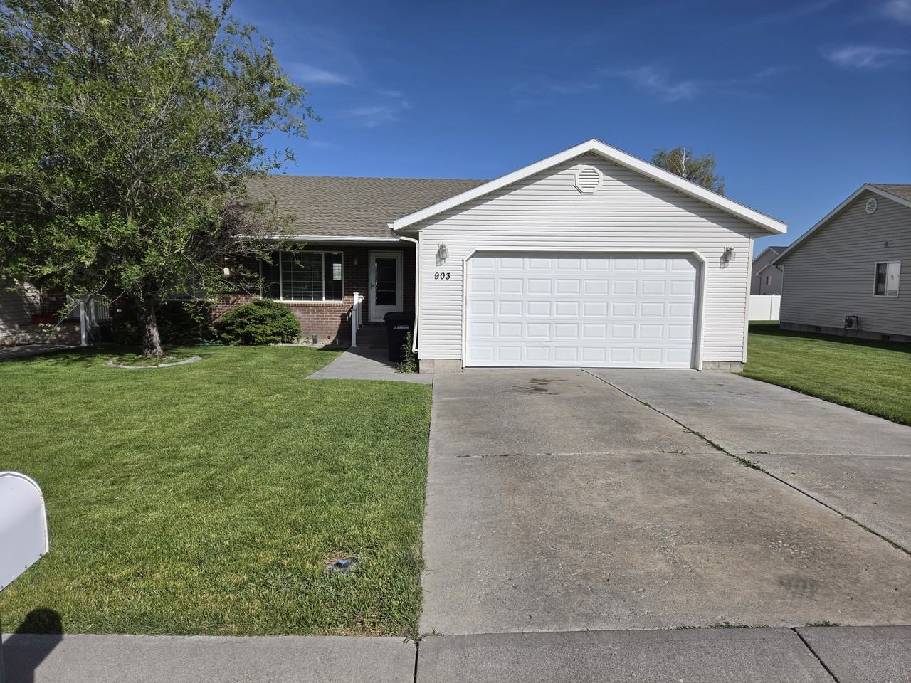 903 Abigail Ct - Photo 2 of 2