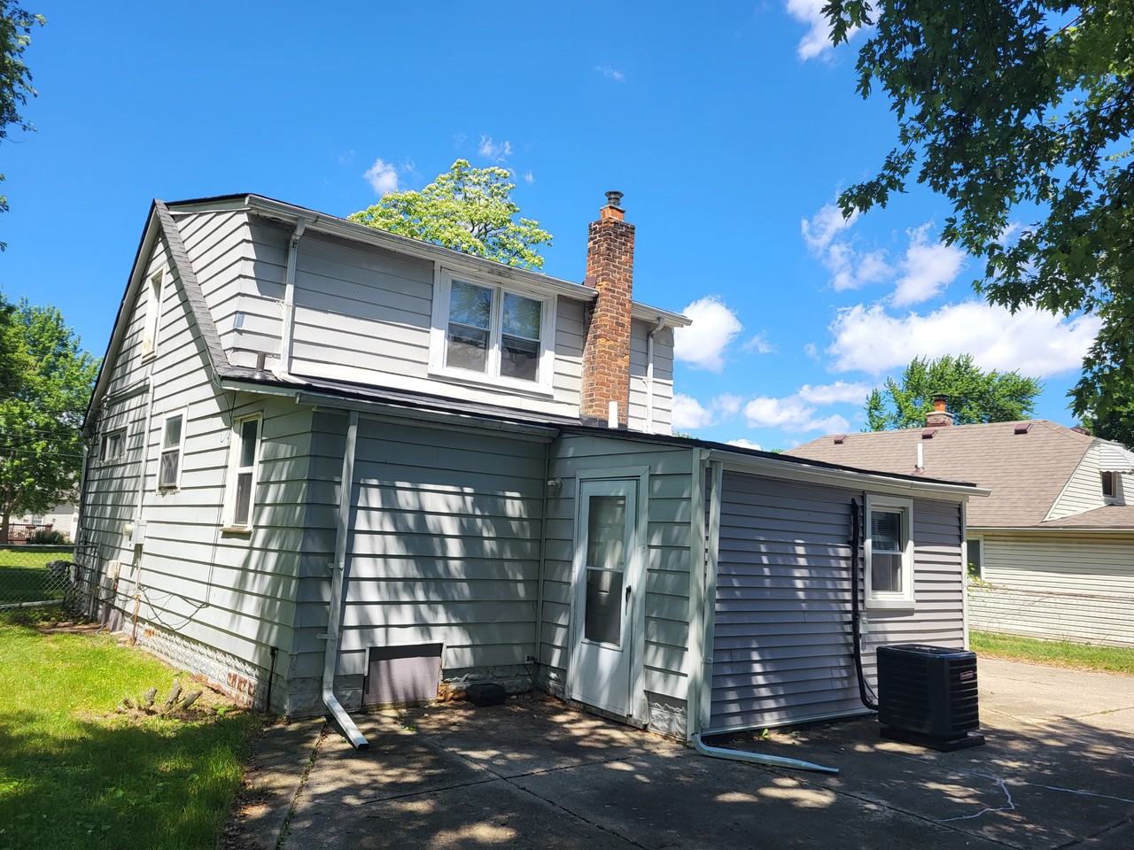 23378 Cunningham Ave - Photo 4 of 14
