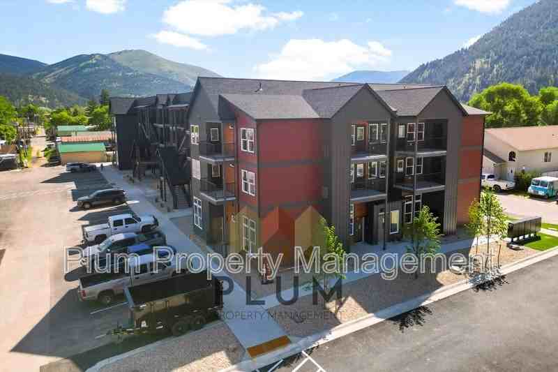 425 Michigan Ave #106