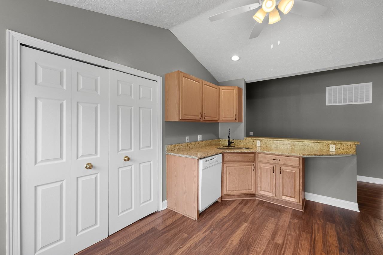 5080 Whispering Oaks Blvd #D2 - Photo 4 of 18