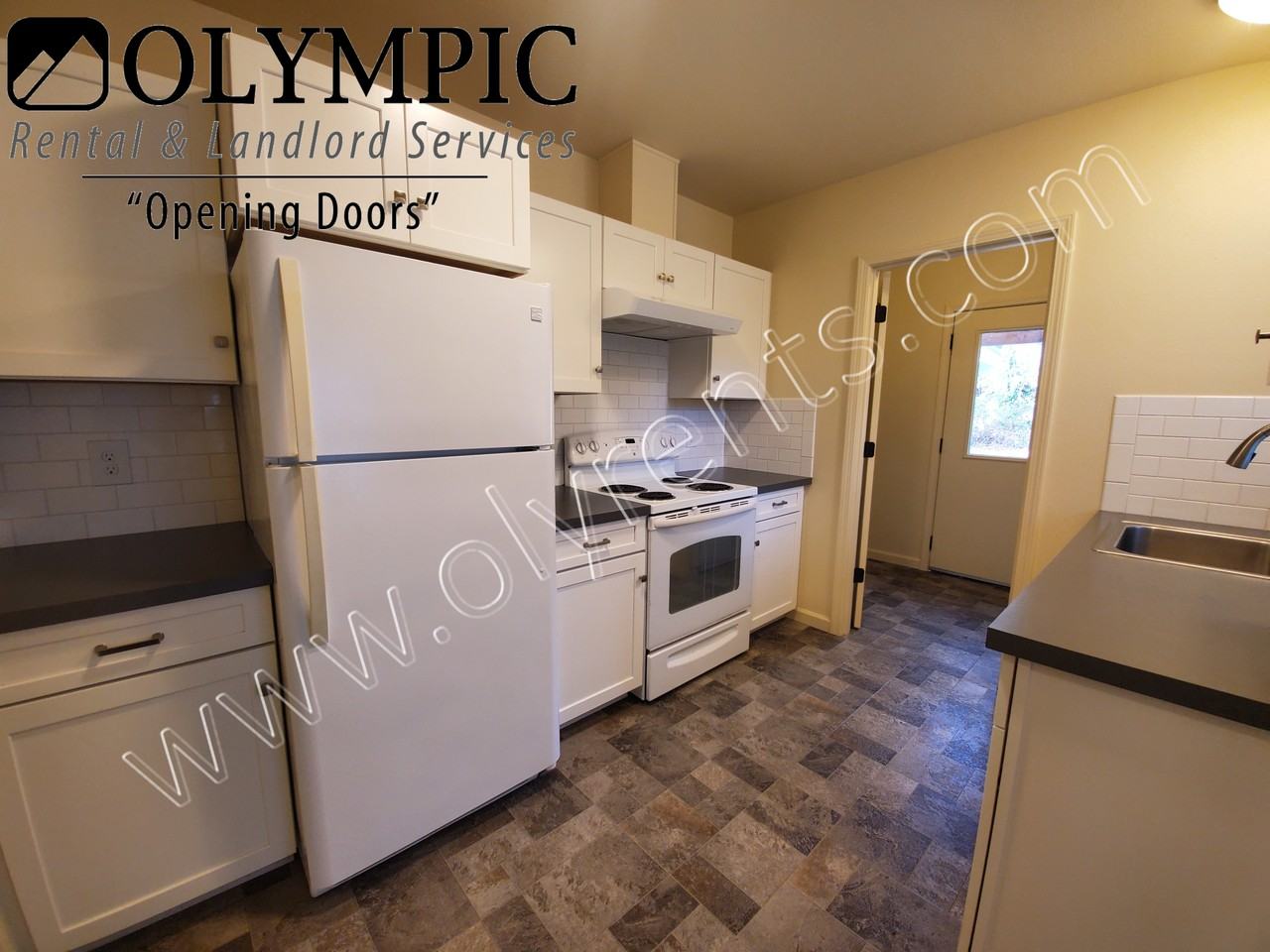 1318 8Th Ave Se - Photo 5 of 14