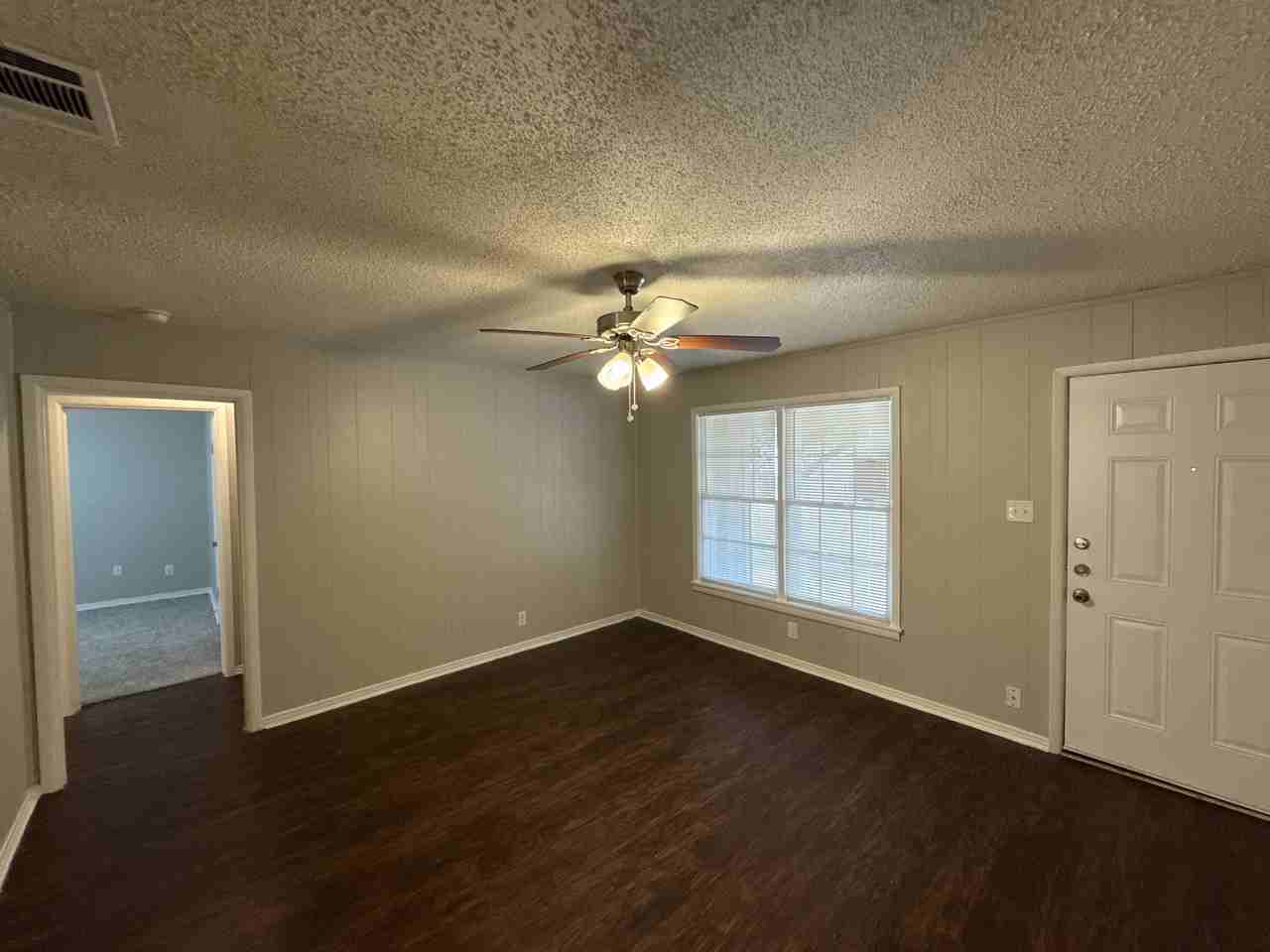2607 Yeager St - Photo 3 of 16