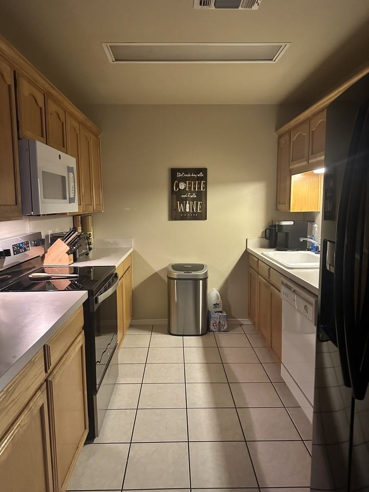 928 Austin Ct #930 - Photo 3 of 8