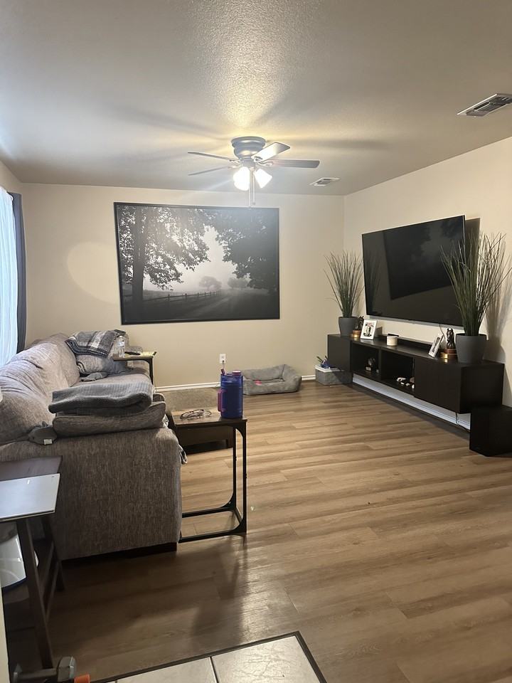 928 Austin Ct #930 - Photo 5 of 8