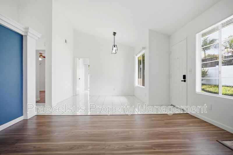 631 Hampshire Ln - Photo 3 of 23