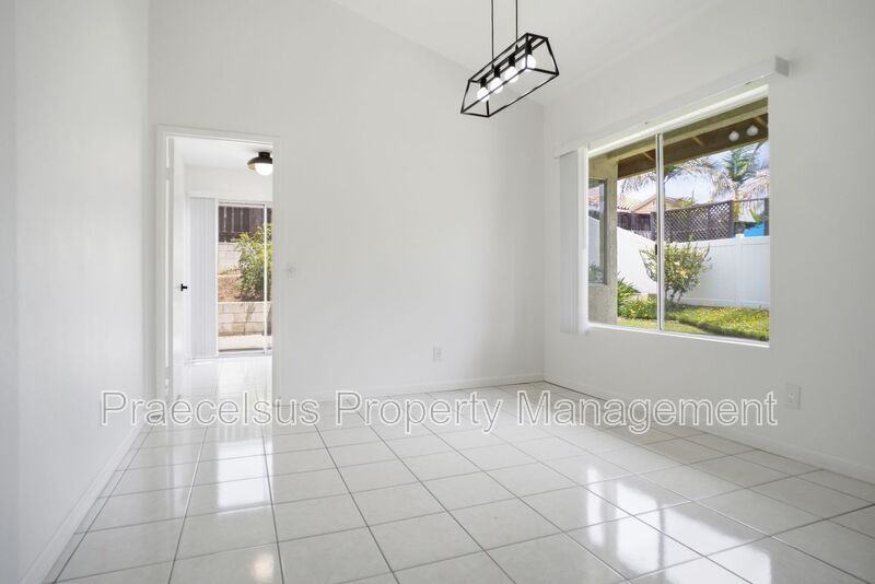 631 Hampshire Ln - Photo 6 of 23