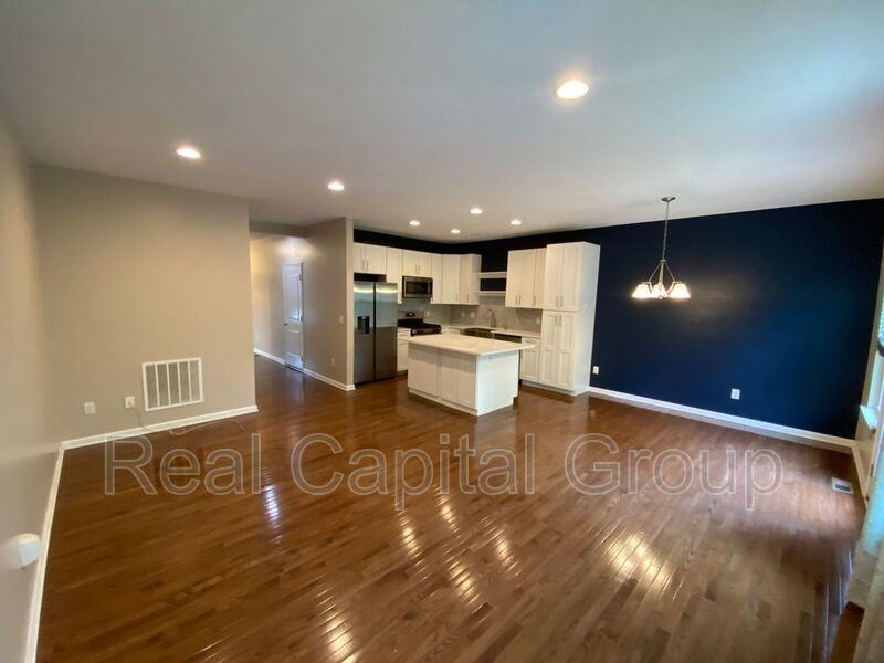 4275 Arthur Ct - Photo 4 of 19