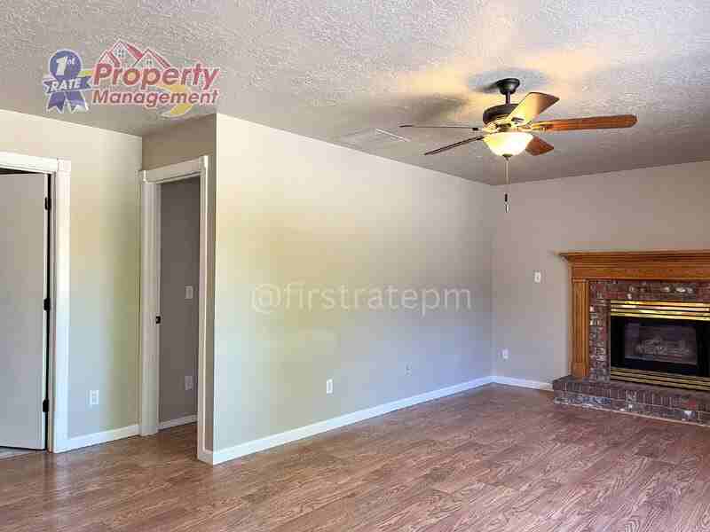3079 N Columbine Ave - Photo 3 of 18