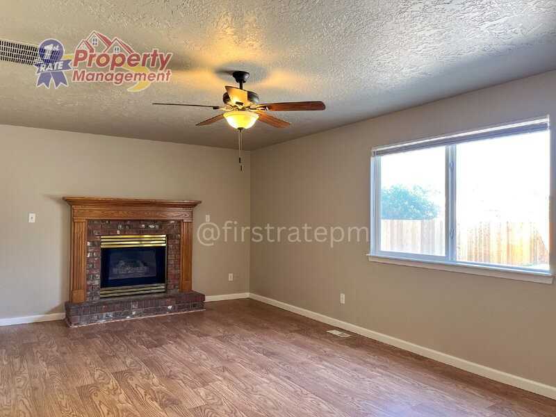 3079 N Columbine Ave - Photo 4 of 18