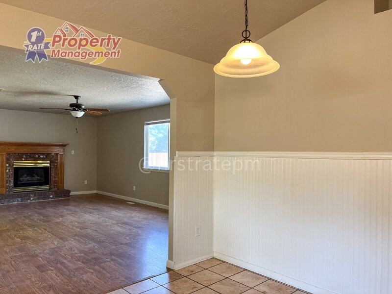 3079 N Columbine Ave - Photo 5 of 18