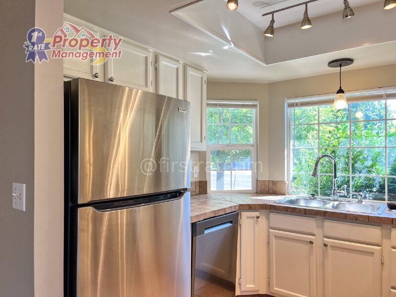3079 N Columbine Ave - Photo 6 of 18