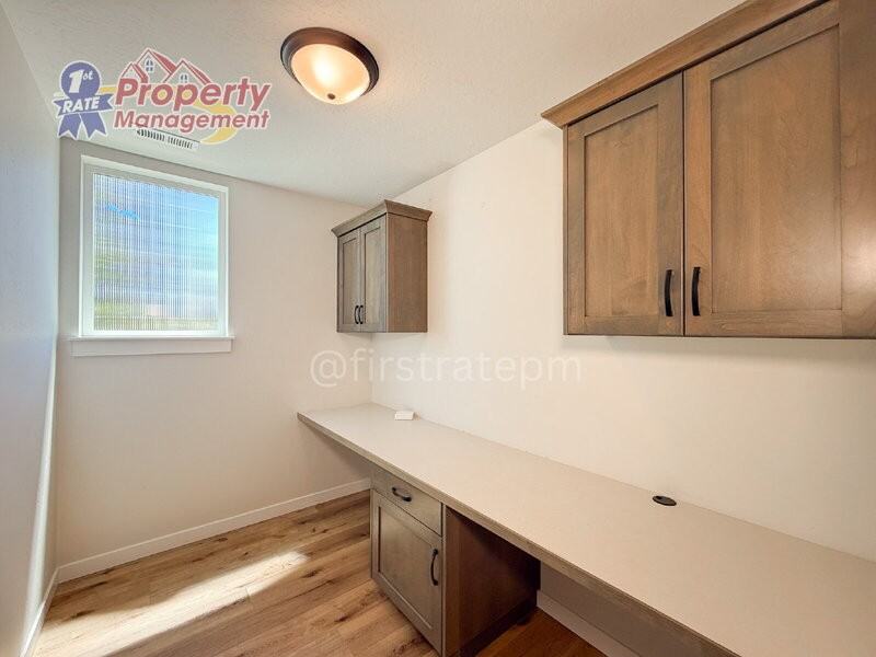 4186 S Solaris Ave - Photo 5 of 28