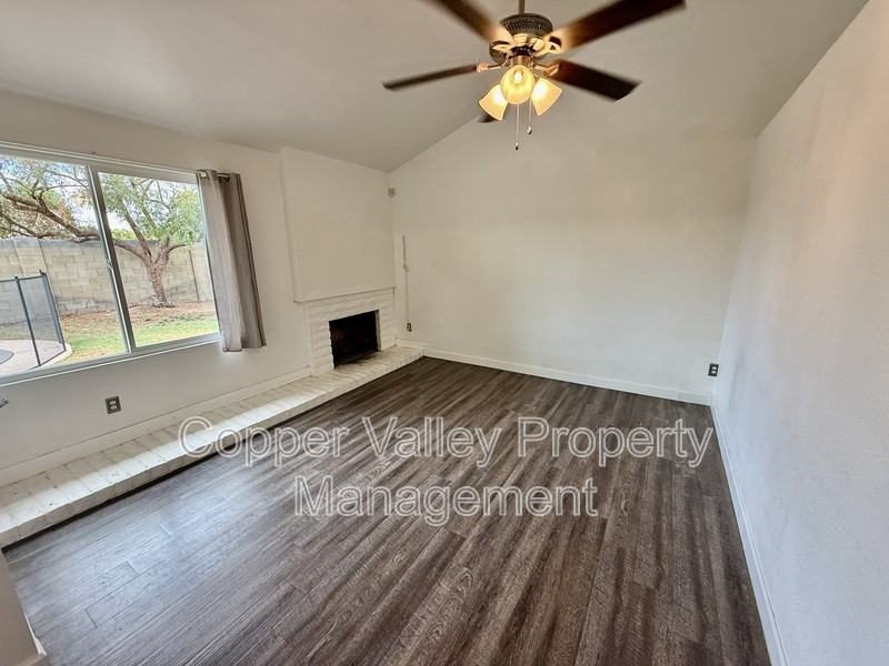 4415 W Gelding Dr - Photo 4 of 19
