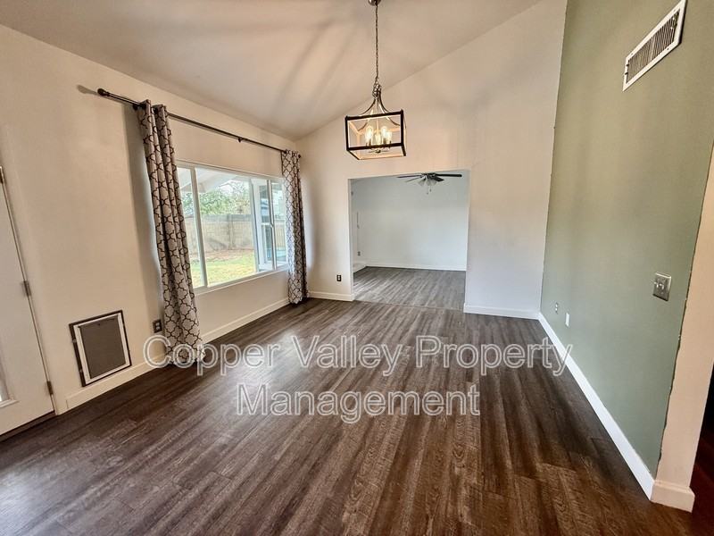4415 W Gelding Dr - Photo 5 of 19
