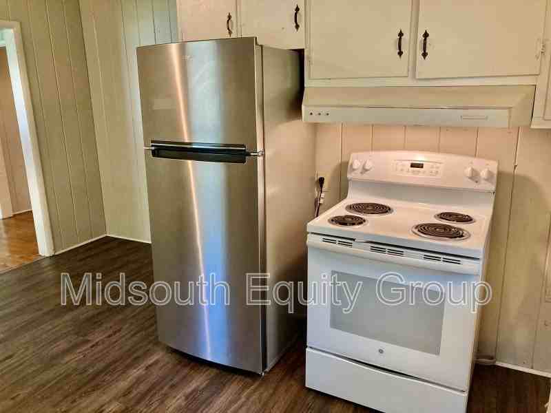1005 Tucker St #B - Photo 2 of 17