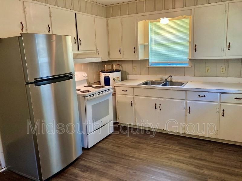 1005 Tucker St #B - Photo 3 of 17