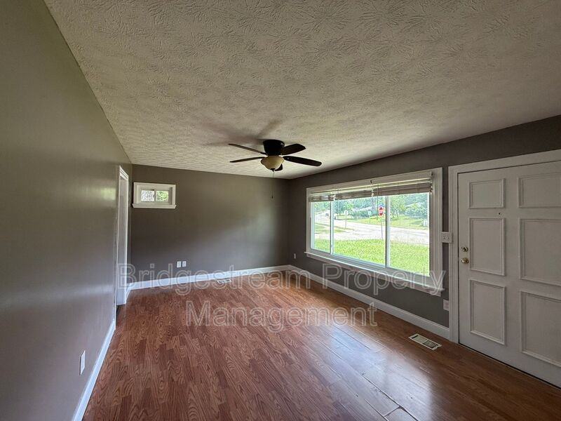 5775 Penn Ave - Photo 2 of 9