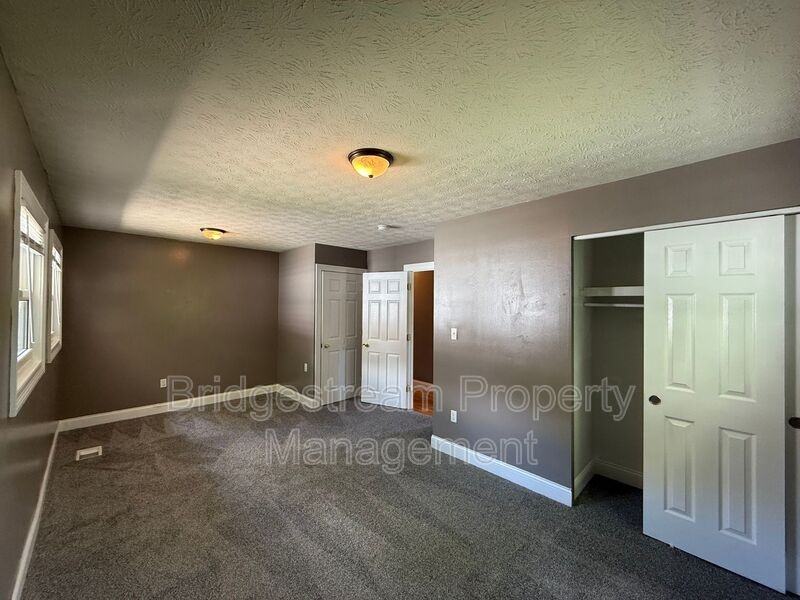 5775 Penn Ave - Photo 4 of 9