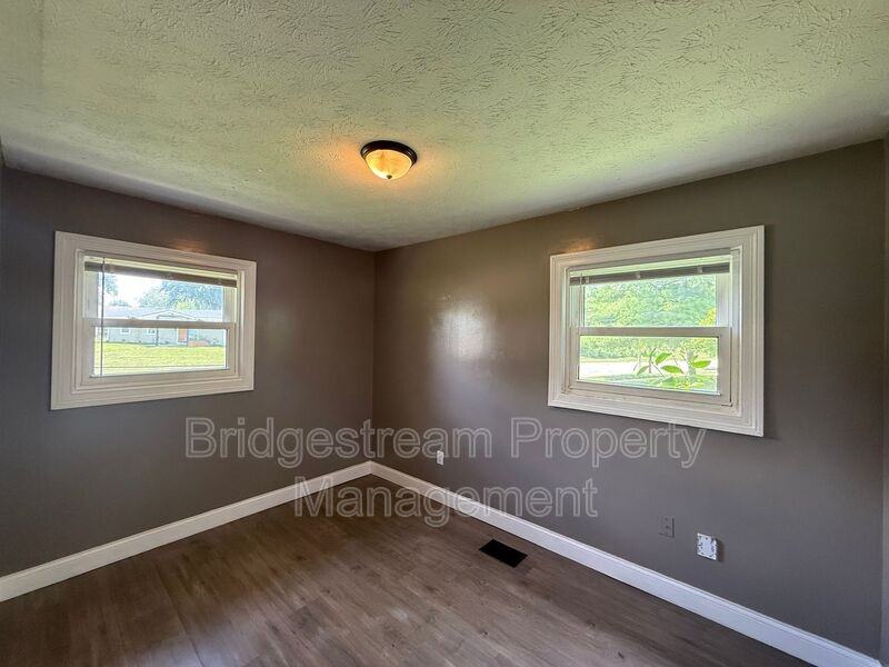 5775 Penn Ave - Photo 6 of 9