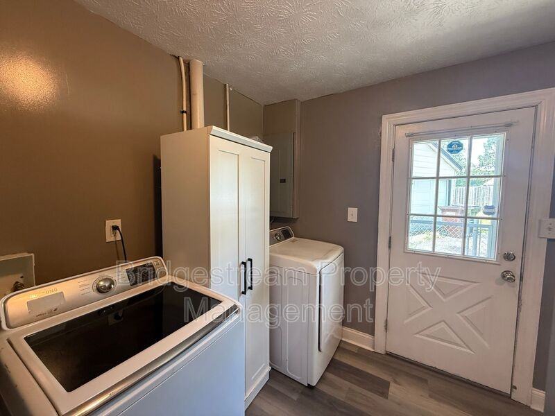 5775 Penn Ave - Photo 7 of 9