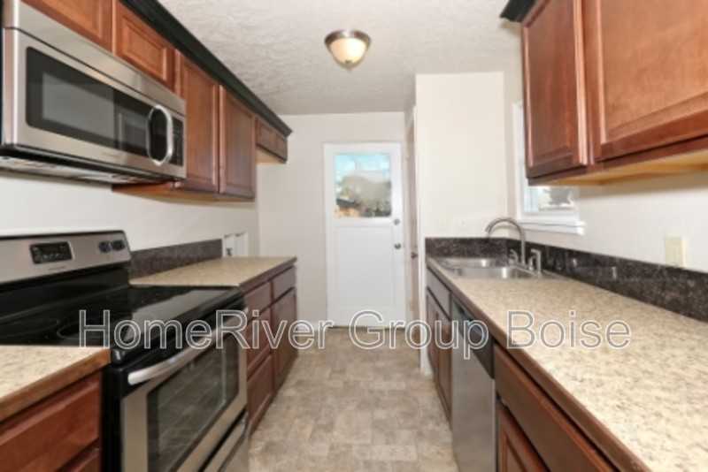 919 N Riviera Dr - Photo 2 of 11