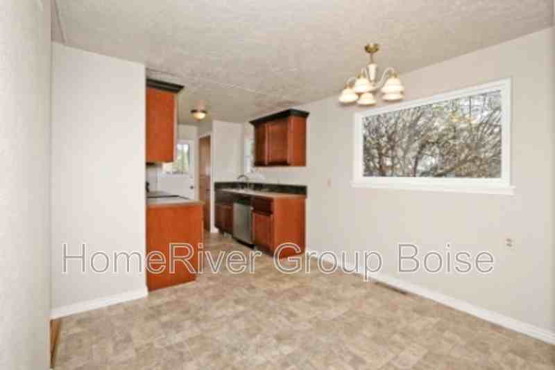 919 N Riviera Dr - Photo 4 of 11