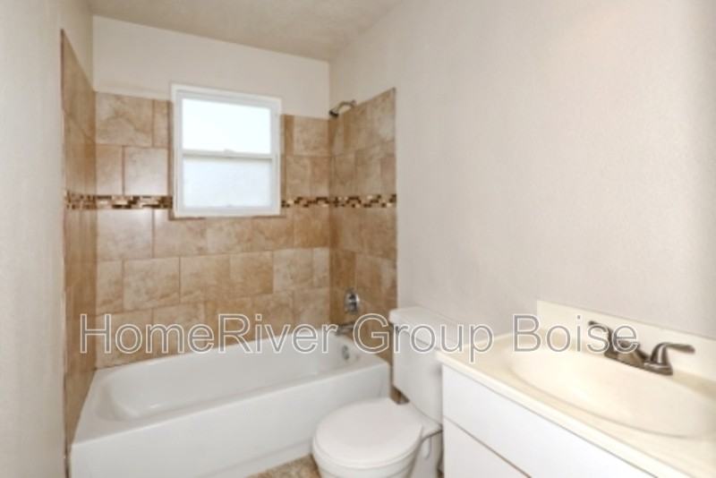 919 N Riviera Dr - Photo 6 of 11