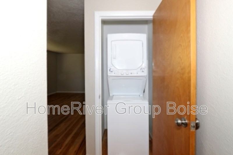 919 N Riviera Dr - Photo 7 of 11