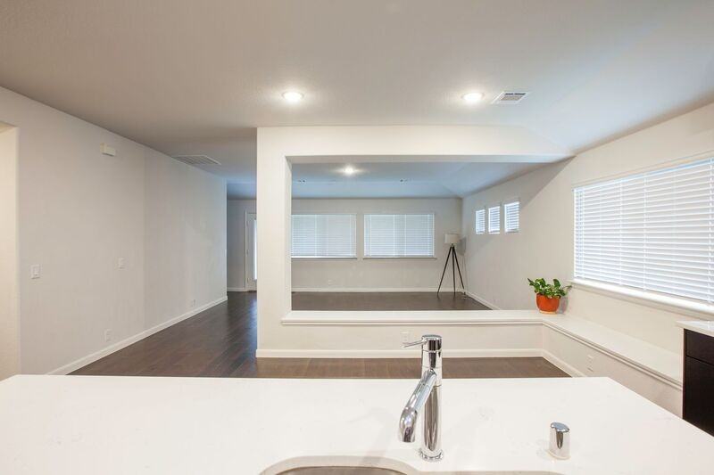 3811 Thomas Plains Dr - Photo 3 of 47